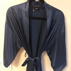 XS/S Victoria's Secret Navy Silk Robe!